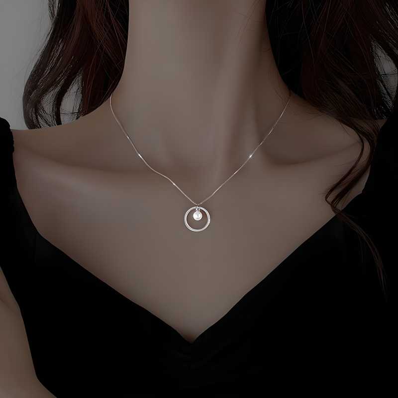 Modern Pearl Necklace