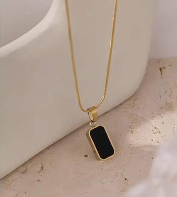 Black Pendant Necklace – A Timeless Statement of Elegance